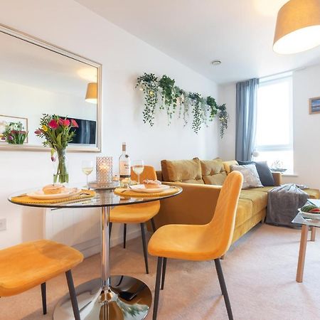 Amber Apartment Oasis - Your Gateway To Southampton'S Vibrant Heart, Port, Shopping Bagian luar foto