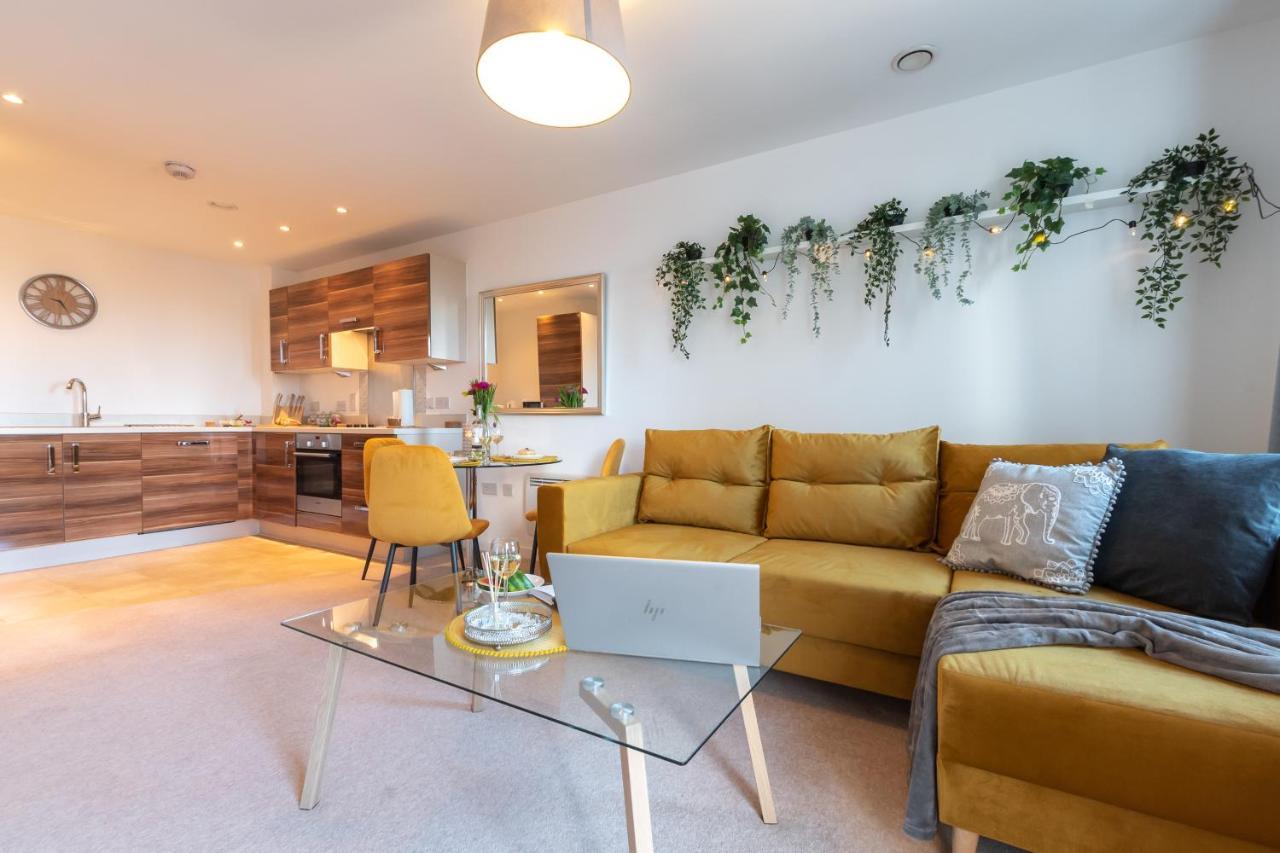 Amber Apartment Oasis - Your Gateway To Southampton'S Vibrant Heart, Port, Shopping Bagian luar foto