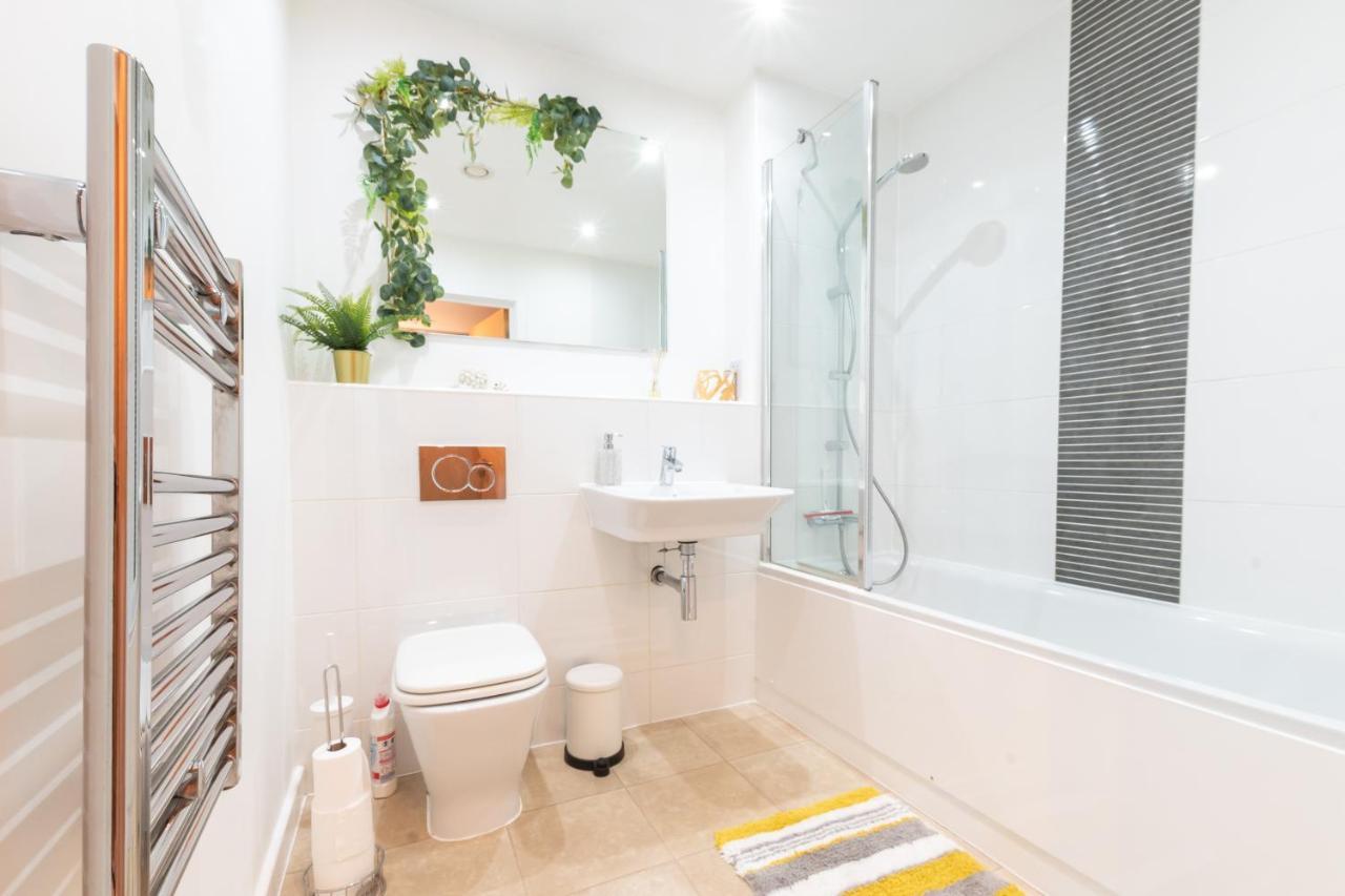 Amber Apartment Oasis - Your Gateway To Southampton'S Vibrant Heart, Port, Shopping Bagian luar foto