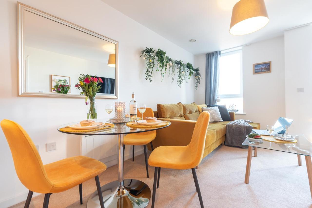 Amber Apartment Oasis - Your Gateway To Southampton'S Vibrant Heart, Port, Shopping Bagian luar foto