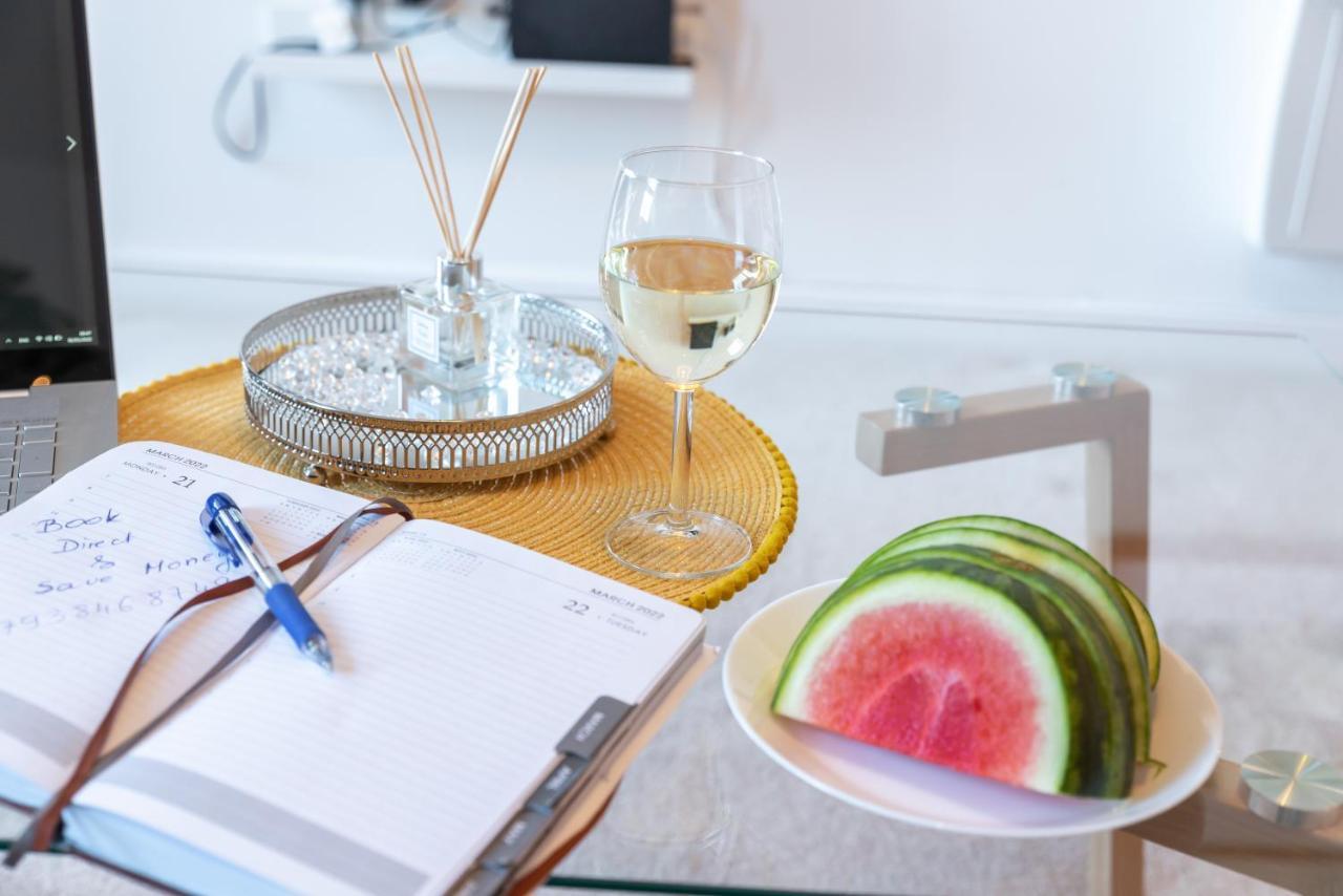 Amber Apartment Oasis - Your Gateway To Southampton'S Vibrant Heart, Port, Shopping Bagian luar foto