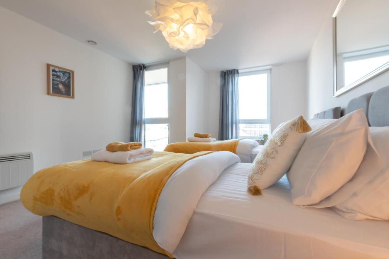 Amber Apartment Oasis - Your Gateway To Southampton'S Vibrant Heart, Port, Shopping Bagian luar foto